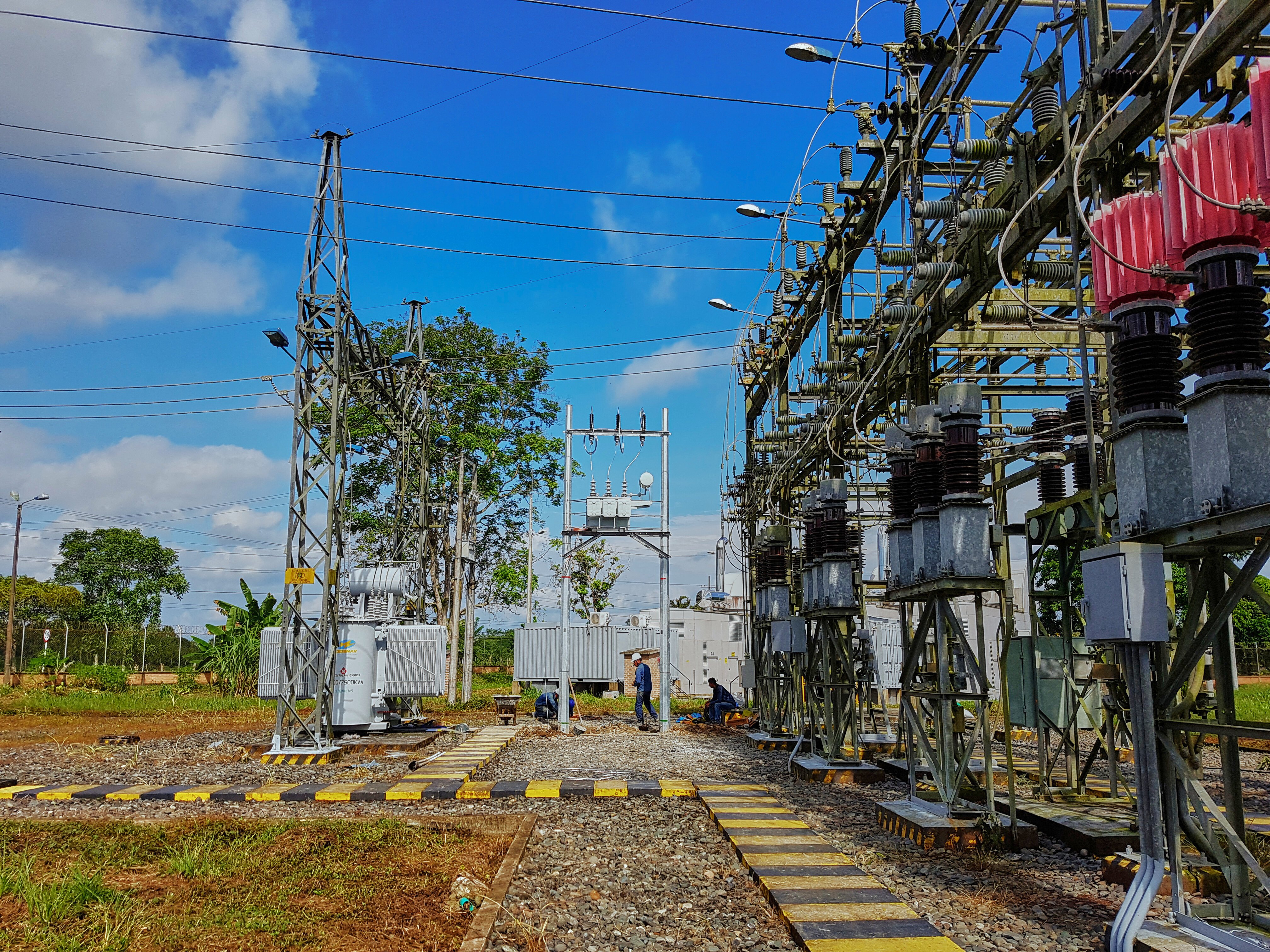 Subestación eléctrica en mantenimiento
